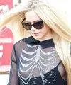 Avril-Lavigne-Pumpkin-Shopping-04.webp