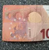 10-euro-banknote-with-britain-crossed-out-768x770.webp