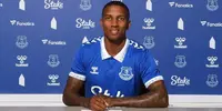 ashley-young-everton.webp