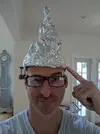 640px-Manwithtinfoilhat.webp