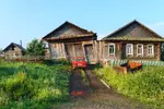 ramshackle-country-house-garage-bath-village-visim-russia-old-believer-sverdlovsk-oblast-8759...webp