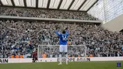 Doucoure waving to the Everton away supporters at Newcastle.webp