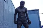 LEC_JPR_221216AliStatue_01.webp
